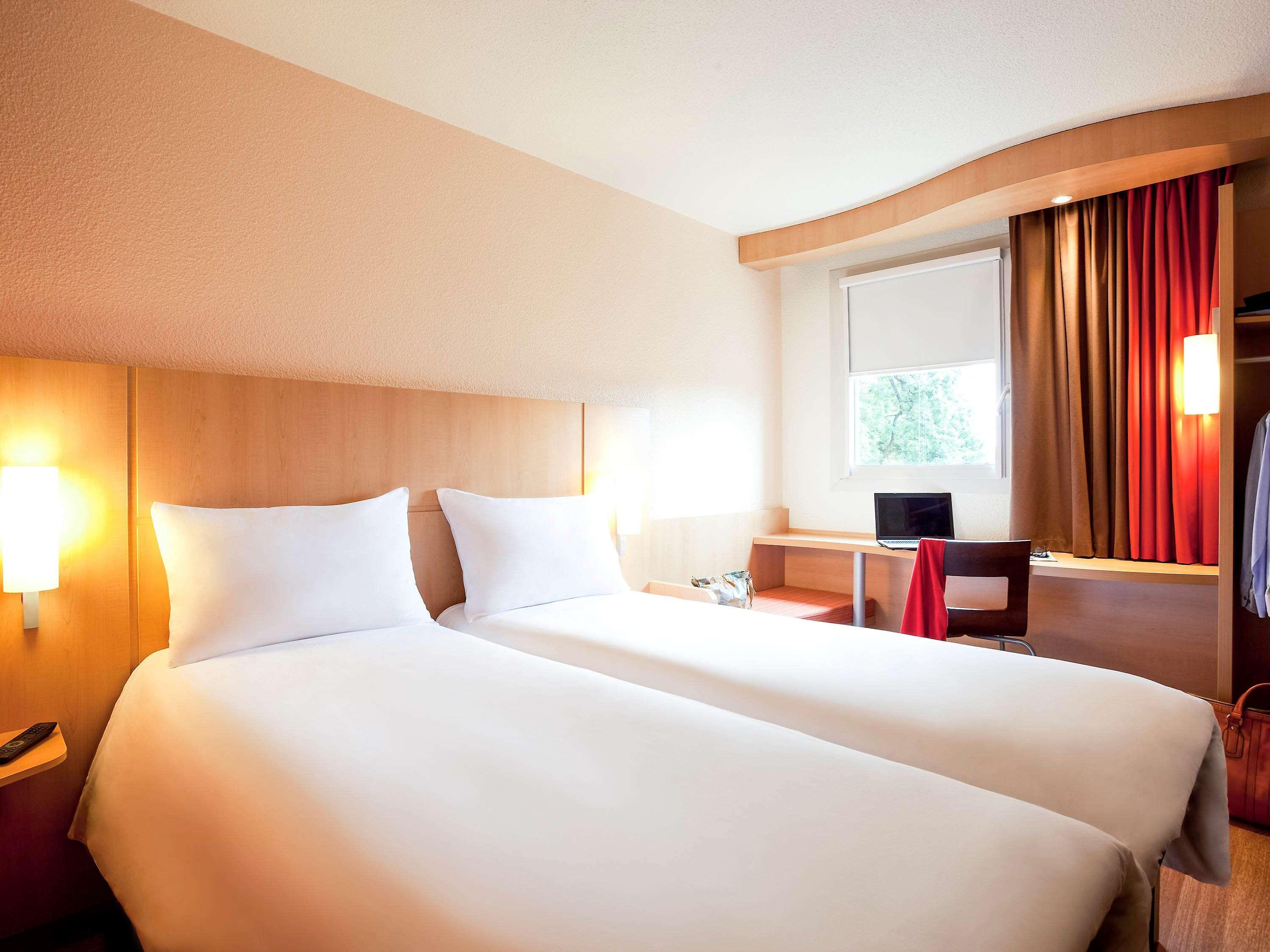 Ibis Lyon Est Chaponnay Hotel Eksteriør billede