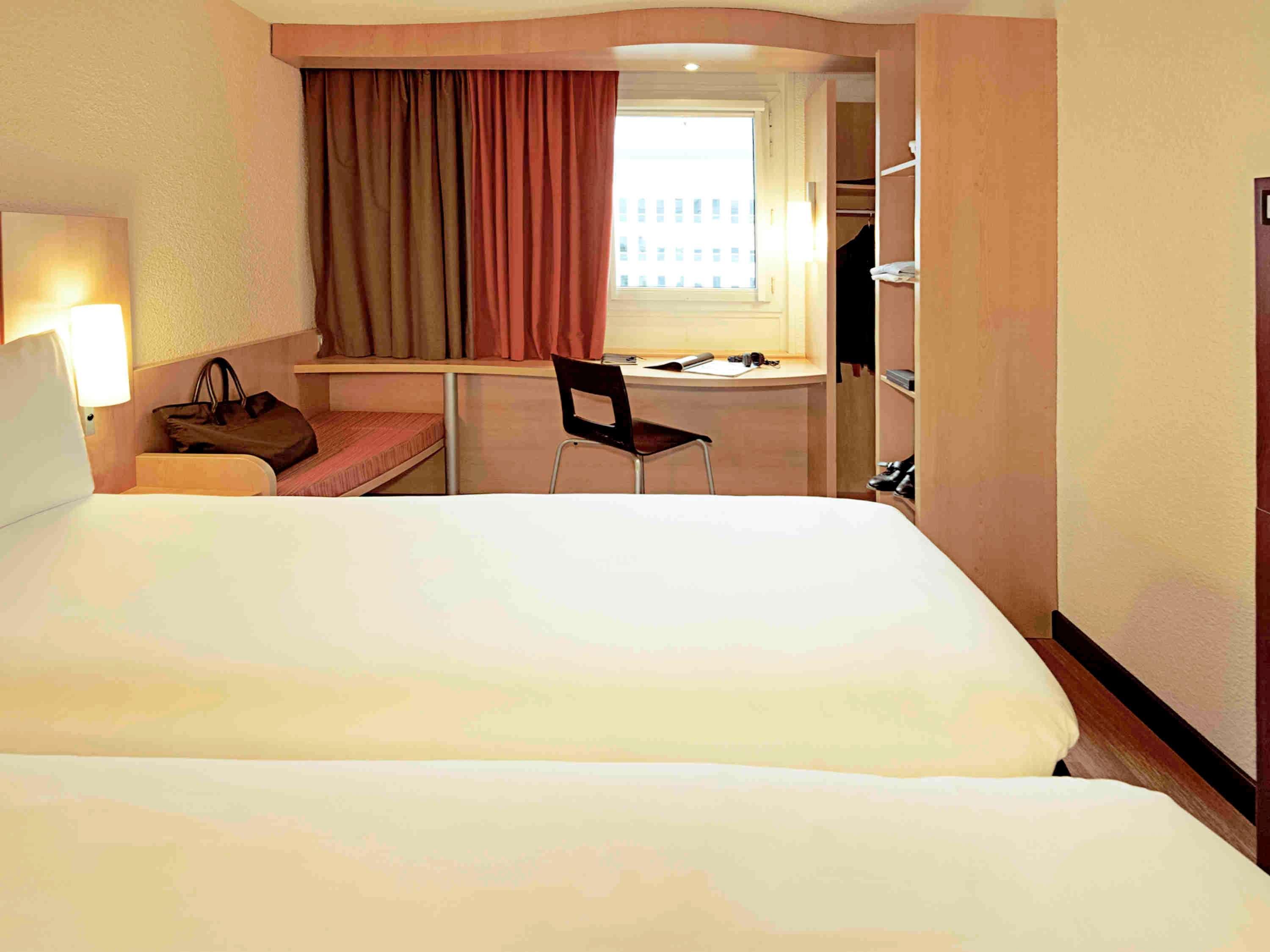 Ibis Lyon Est Chaponnay Hotel Eksteriør billede