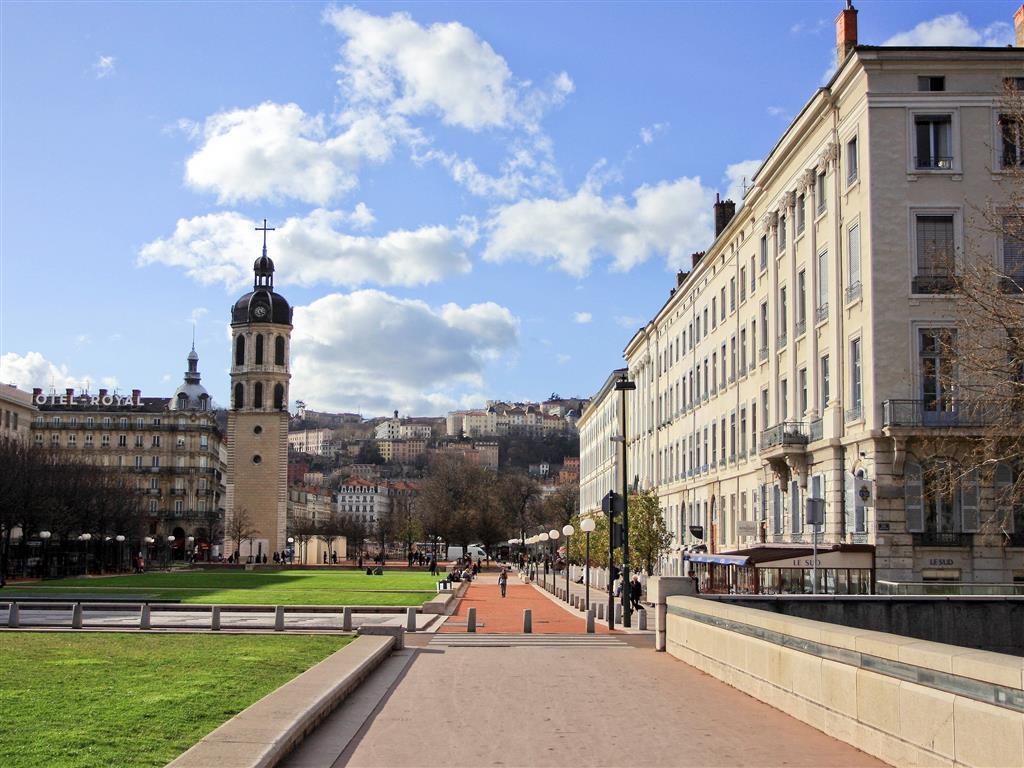 Ibis Lyon Est Chaponnay Hotel Eksteriør billede