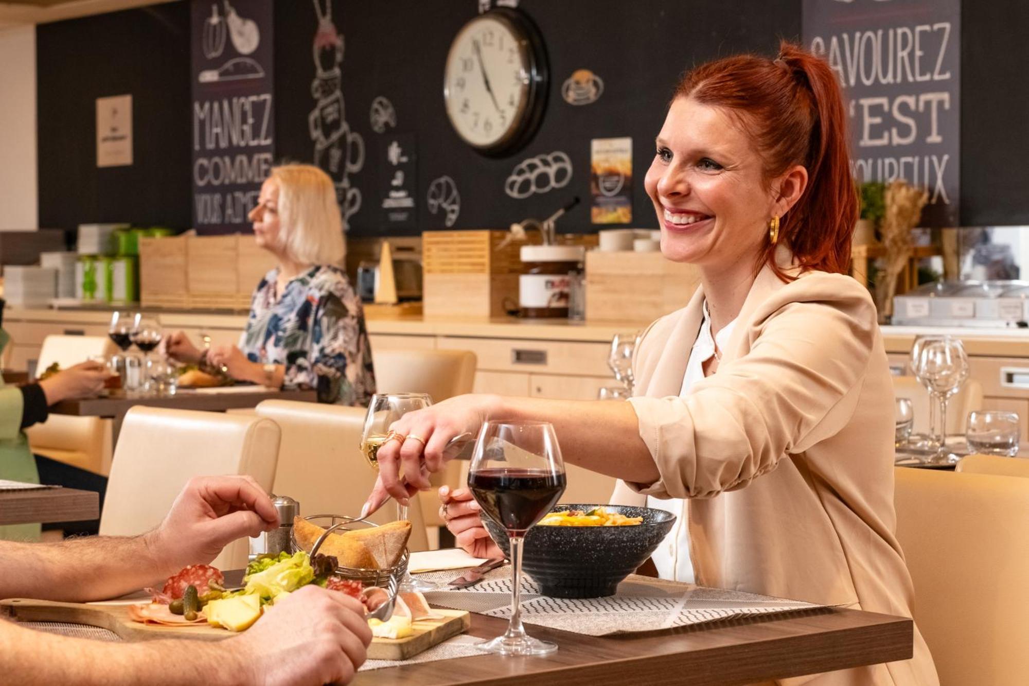 Ibis Lyon Est Chaponnay Hotel Eksteriør billede