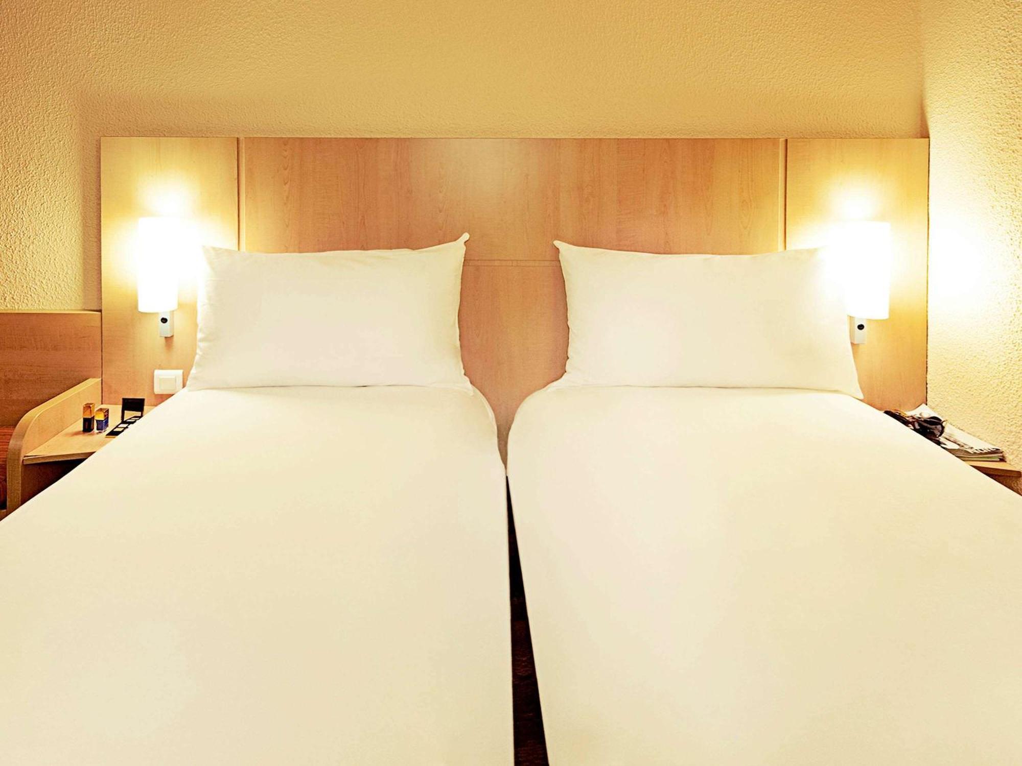 Ibis Lyon Est Chaponnay Hotel Eksteriør billede