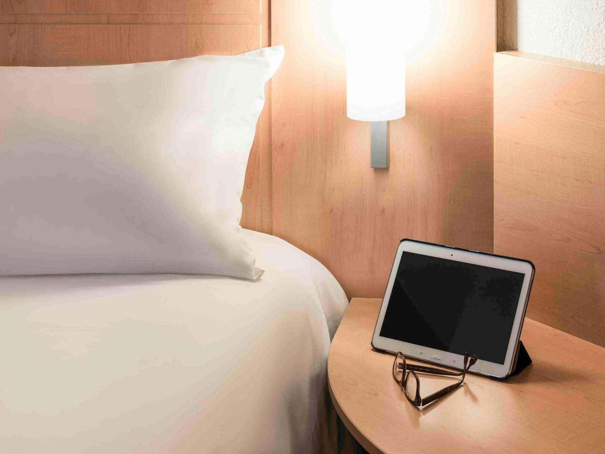 Ibis Lyon Est Chaponnay Hotel Eksteriør billede