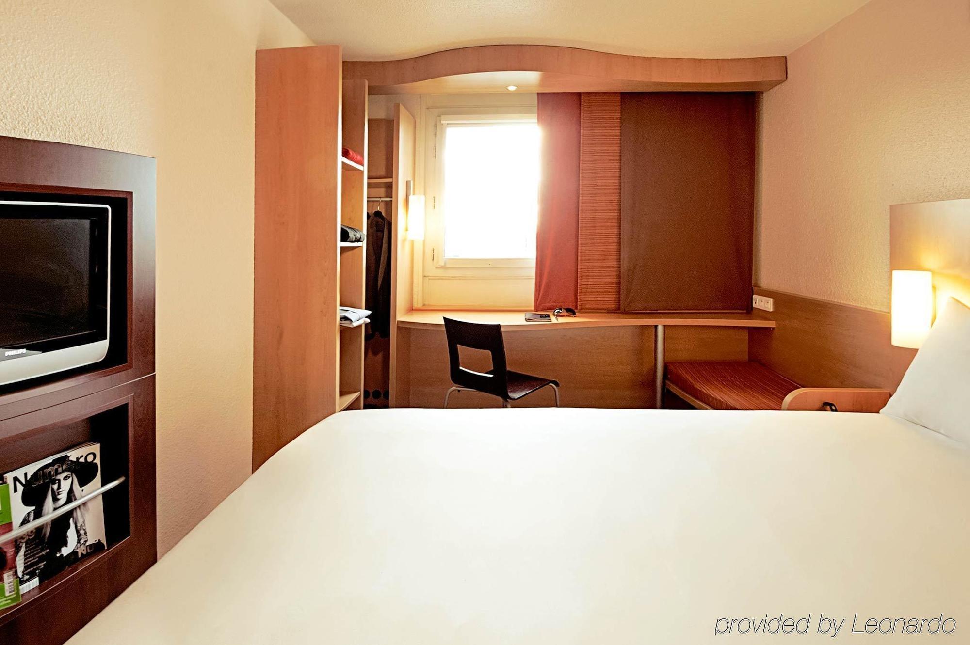 Ibis Lyon Est Chaponnay Hotel Eksteriør billede