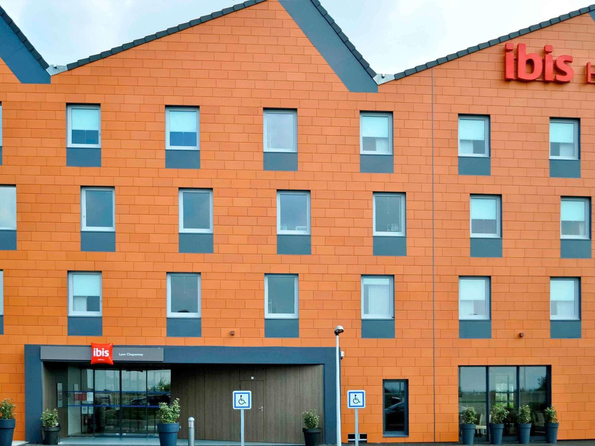 Ibis Lyon Est Chaponnay Hotel Eksteriør billede