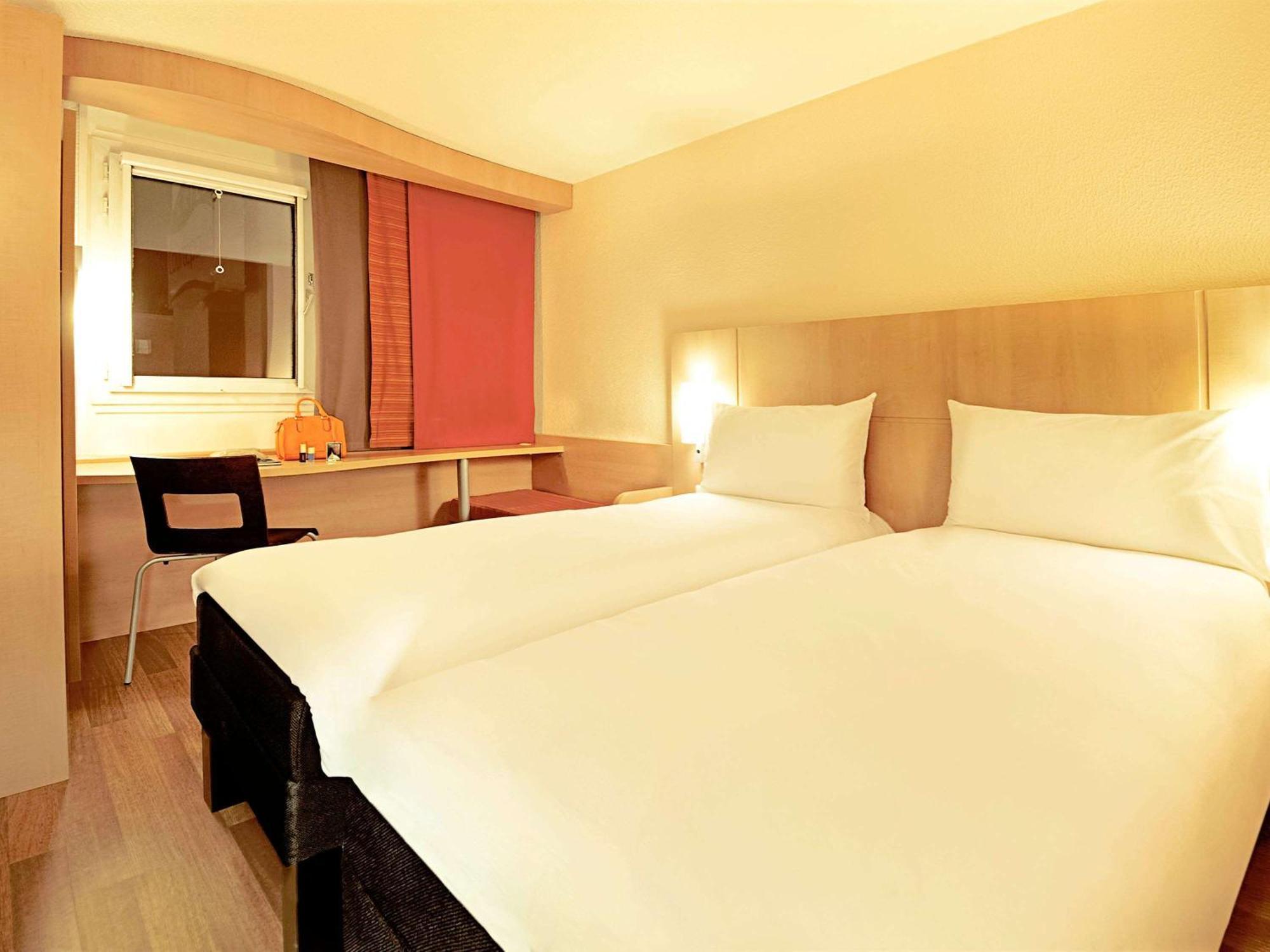 Ibis Lyon Est Chaponnay Hotel Eksteriør billede