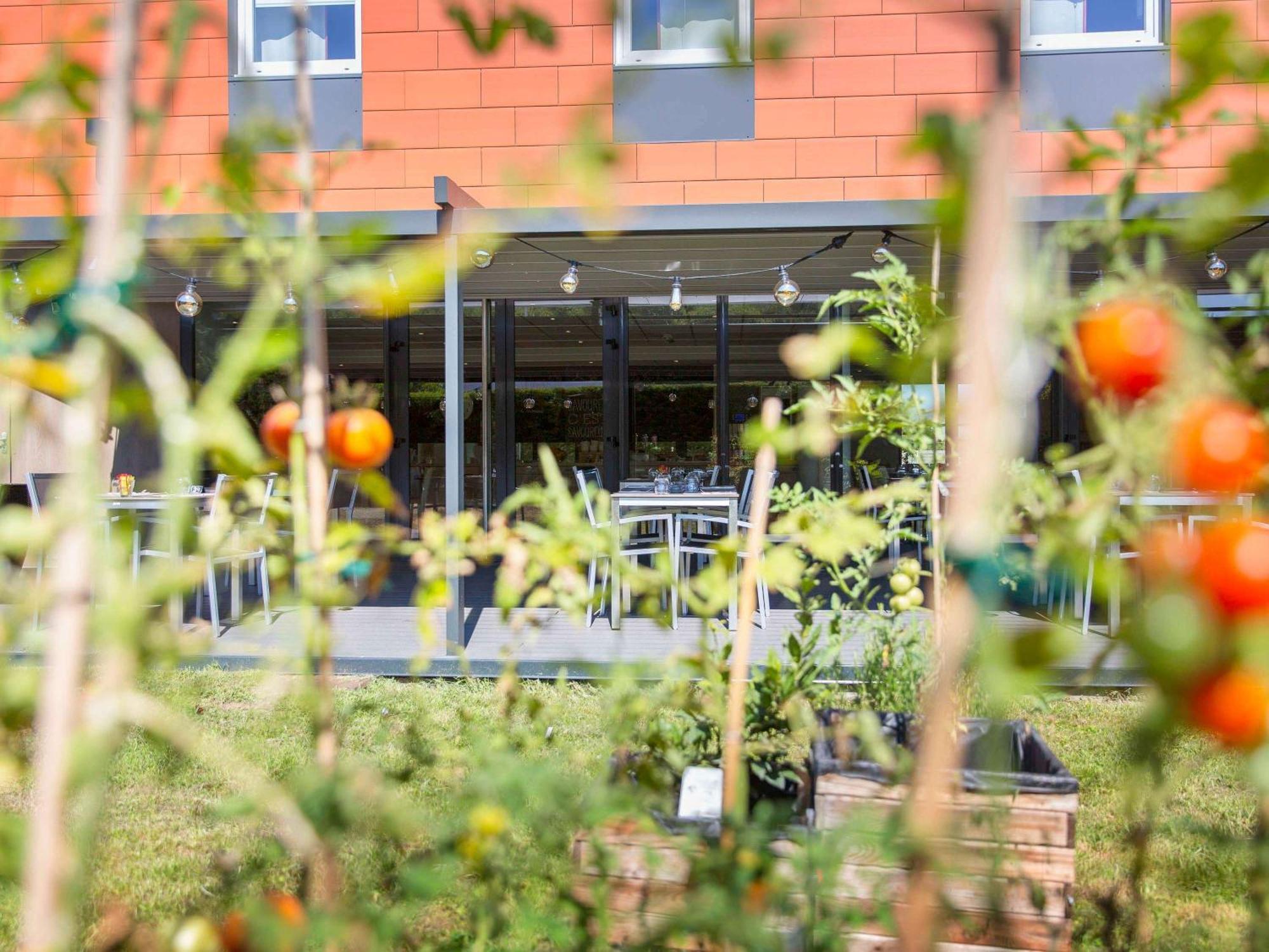 Ibis Lyon Est Chaponnay Hotel Eksteriør billede