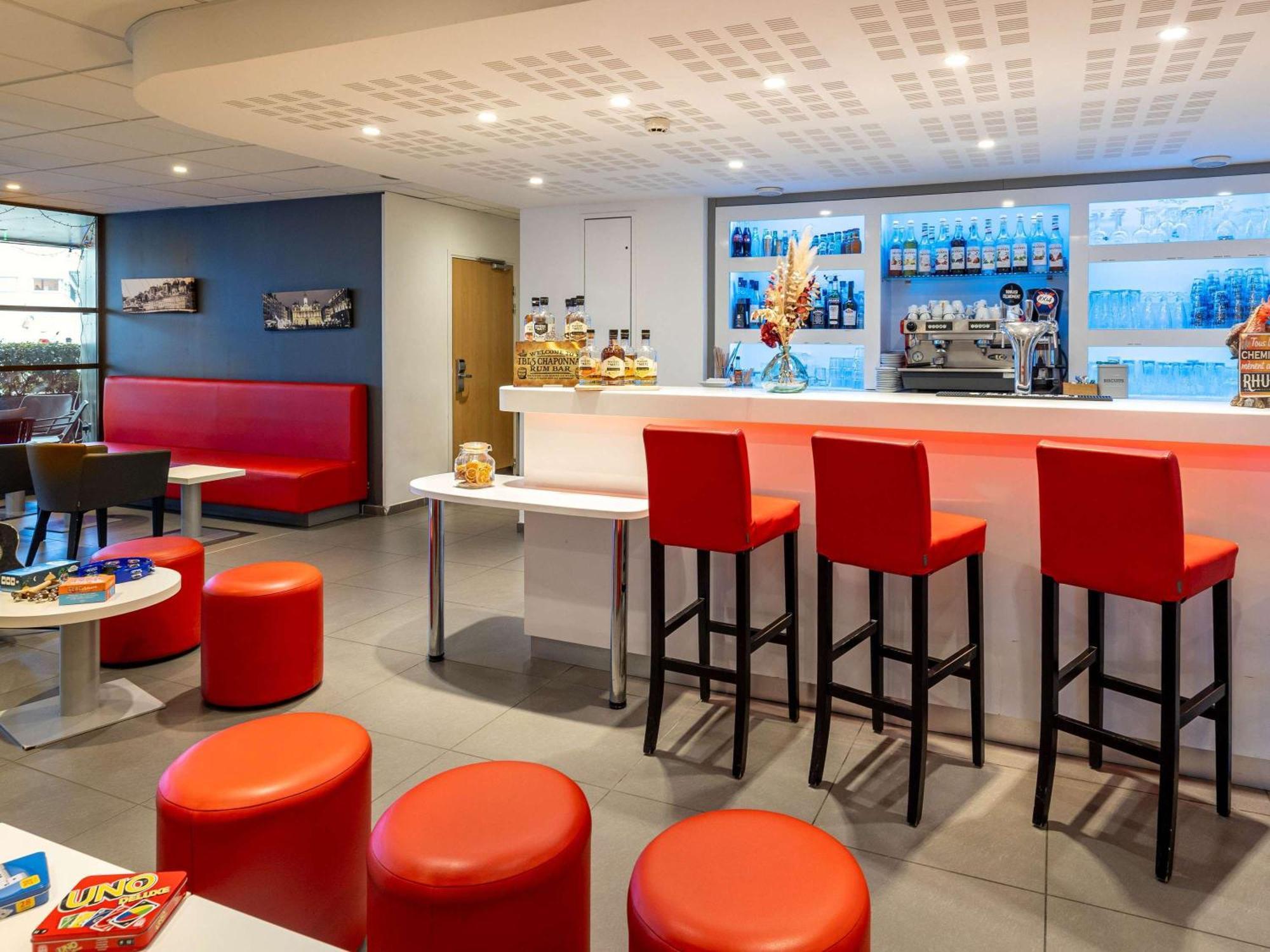 Ibis Lyon Est Chaponnay Hotel Eksteriør billede