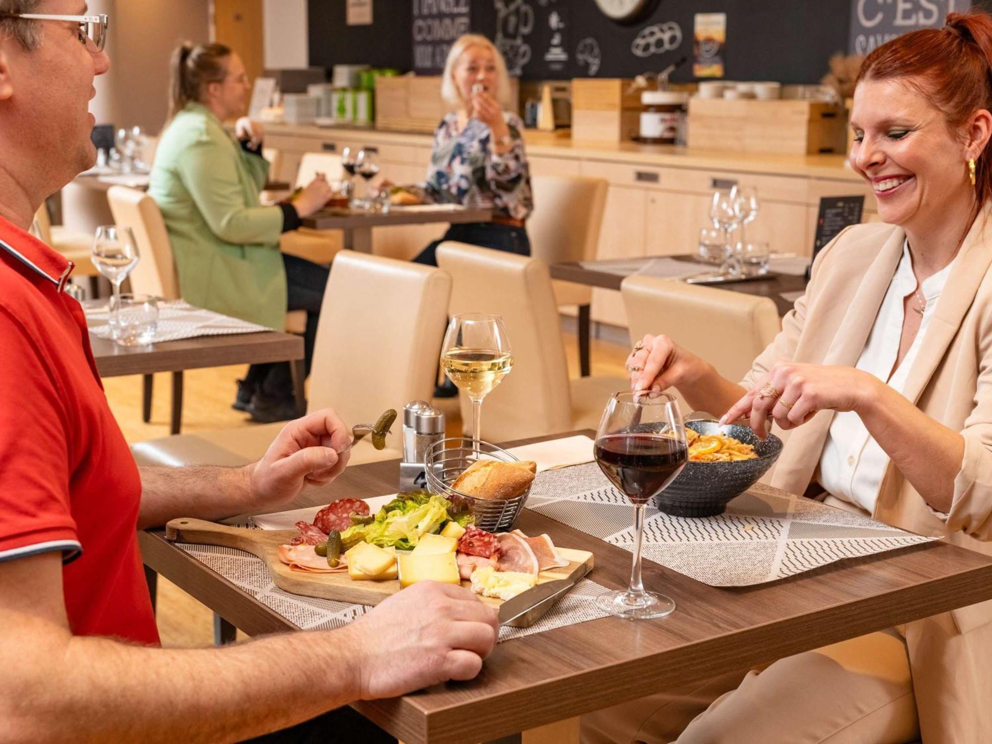 Ibis Lyon Est Chaponnay Hotel Eksteriør billede