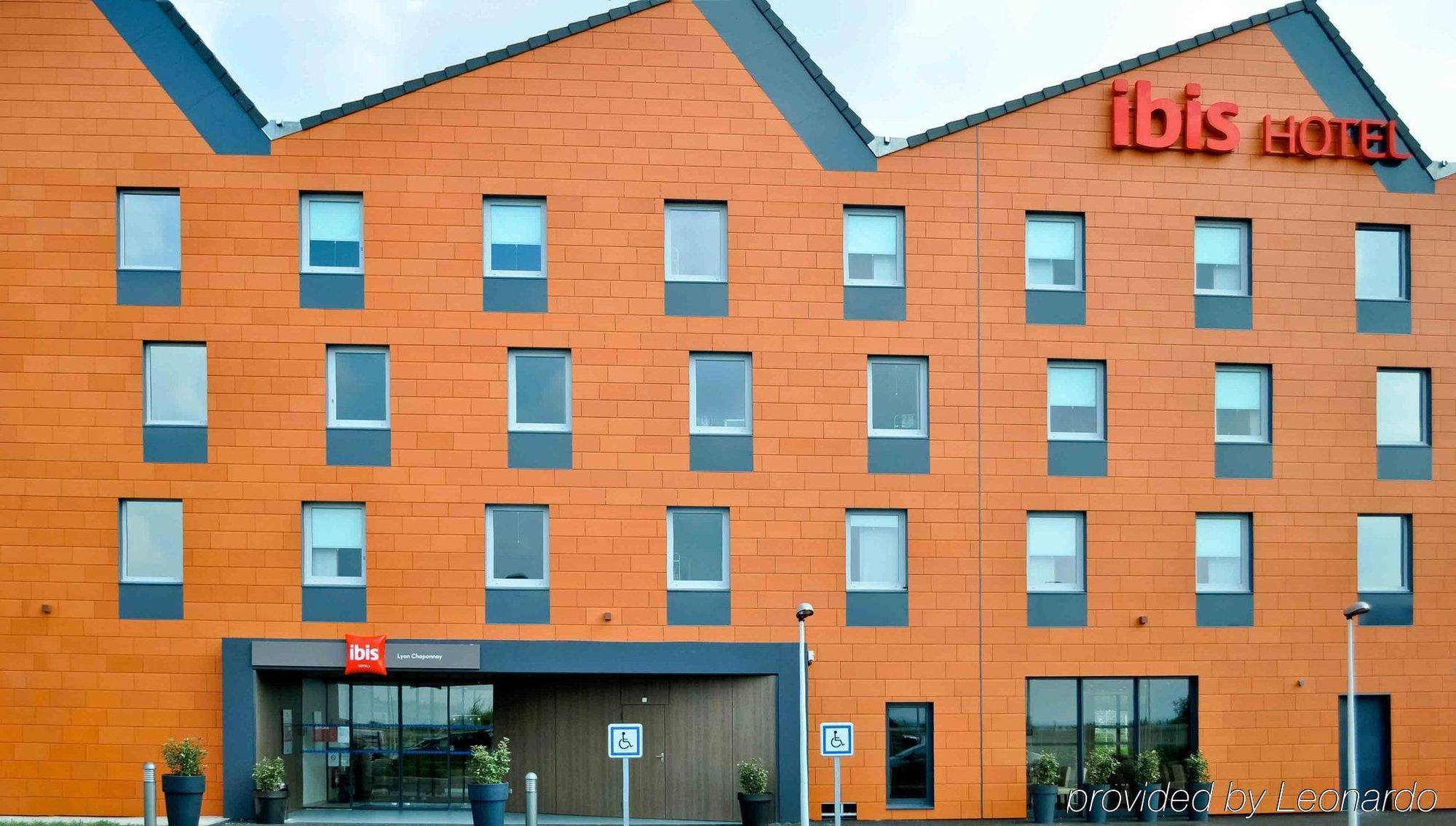 Ibis Lyon Est Chaponnay Hotel Eksteriør billede