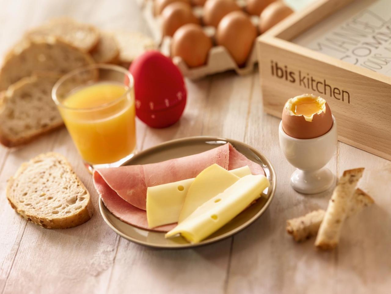 Ibis Lyon Est Chaponnay Hotel Eksteriør billede