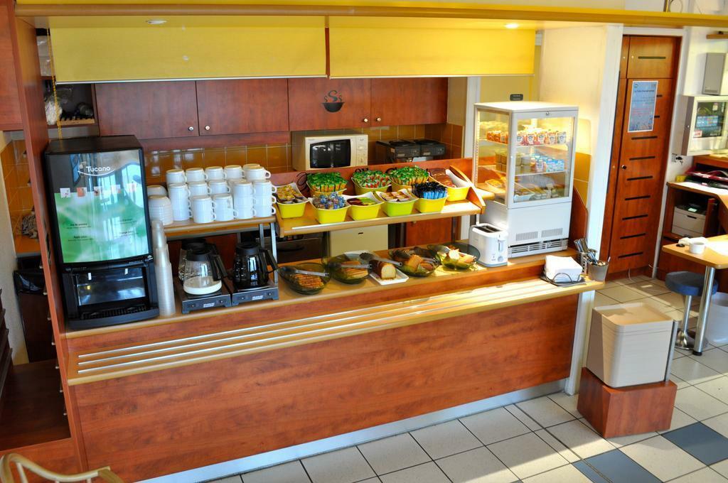 Ibis Lyon Est Chaponnay Hotel Eksteriør billede